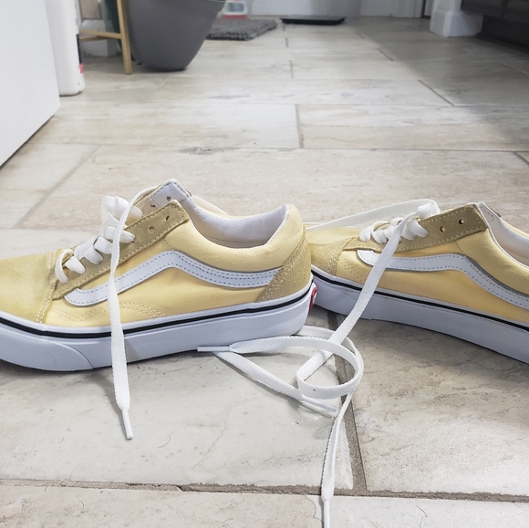 size 6 old skool golden haze/ true white vans - Picture 3 of 5